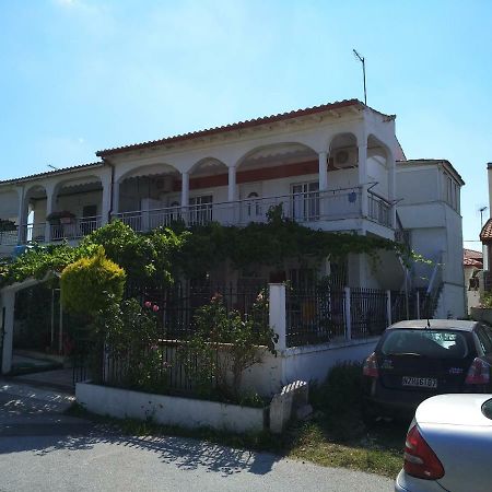 Grigorios Apartments Nea Vrasna Bagian luar foto