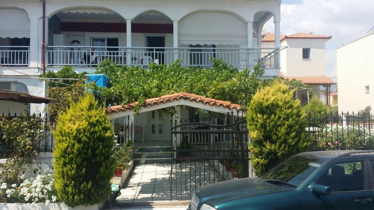 Grigorios Apartments Nea Vrasna Bagian luar foto