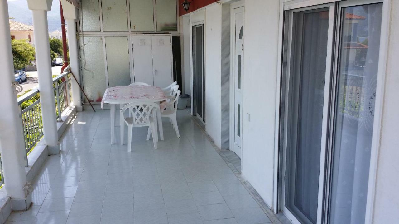 Grigorios Apartments Nea Vrasna Bagian luar foto