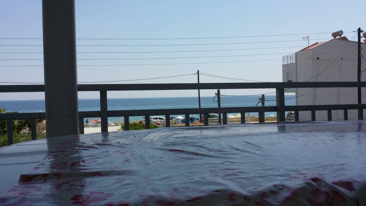 Grigorios Apartments Nea Vrasna Bagian luar foto