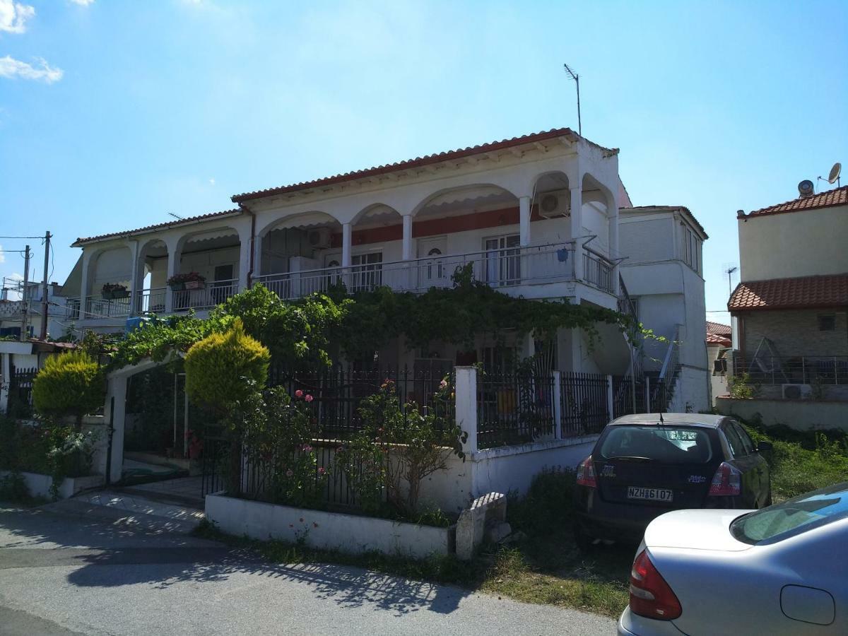 Grigorios Apartments Nea Vrasna Bagian luar foto