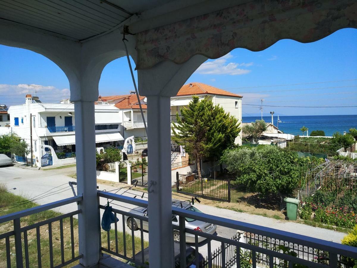 Grigorios Apartments Nea Vrasna Bagian luar foto