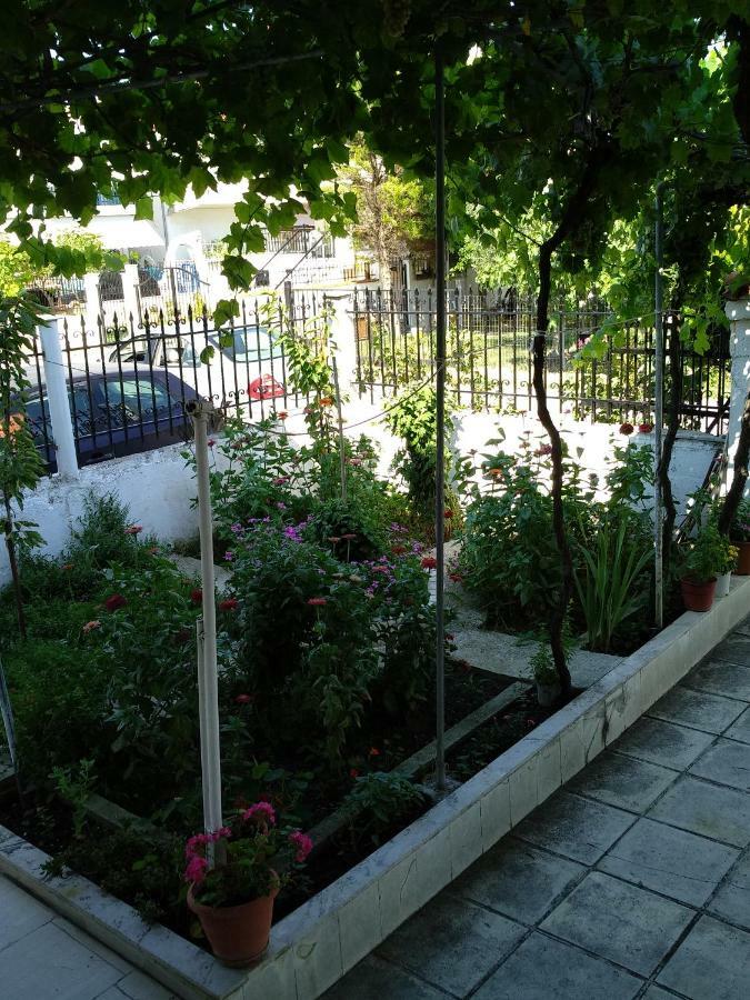 Grigorios Apartments Nea Vrasna Bagian luar foto