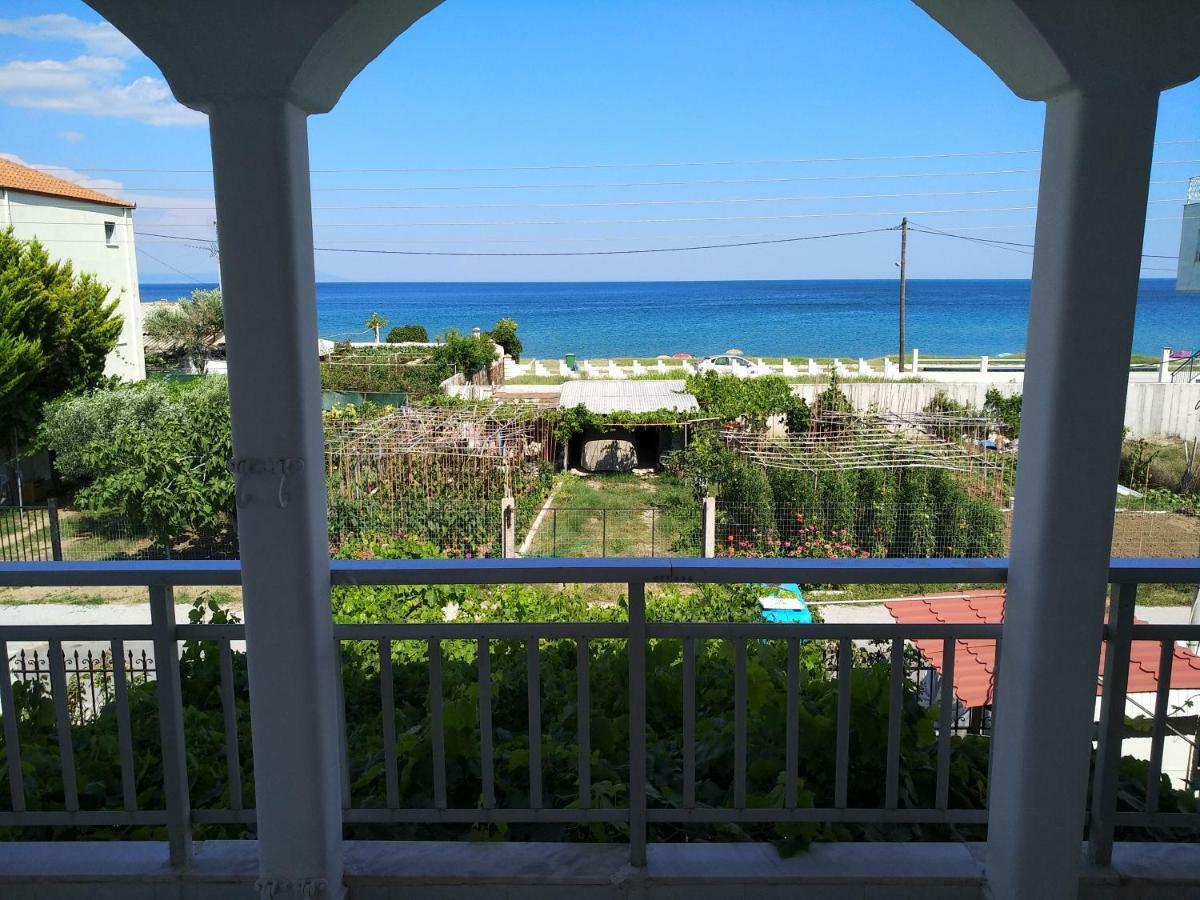 Grigorios Apartments Nea Vrasna Bagian luar foto