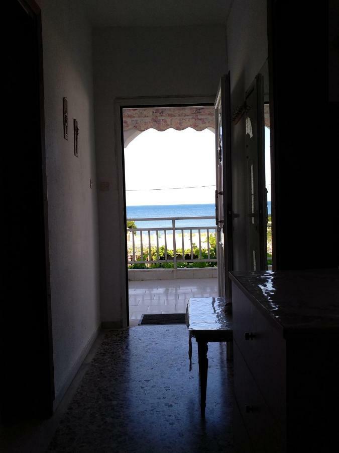 Grigorios Apartments Nea Vrasna Bagian luar foto