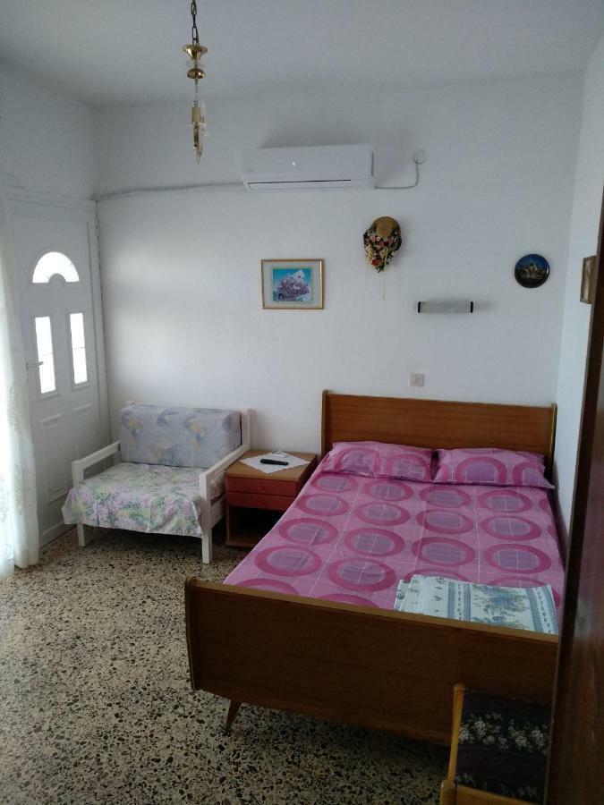 Grigorios Apartments Nea Vrasna Bagian luar foto
